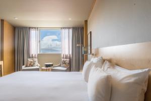 Een bed of bedden in een kamer bij The Lince Azores Great Hotel