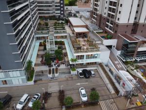an aerial view of a parking lot in a city at Flat Duo JK. Lindo e completo in Sao Jose do Rio Preto