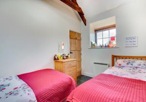 Postel nebo postele na pokoji v ubytování Barn Owl Cottage