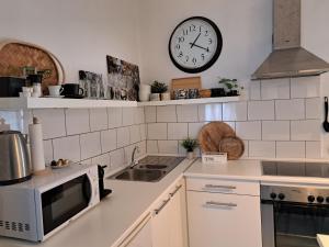 Kuchyňa alebo kuchynka v ubytovaní Vendégház a Három Szivarhoz + 10 fotografií