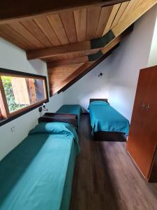 a room with two beds and a window at La casa de Hostal del Sol in Rosario