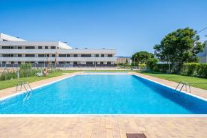 Bazén v ubytovaní Hauzify I Apartaments Roques Daurades alebo v jeho blízkosti