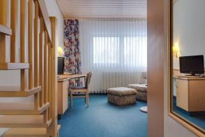 Телевизор и/или развлекательный центр в Seehotel Luisenhof