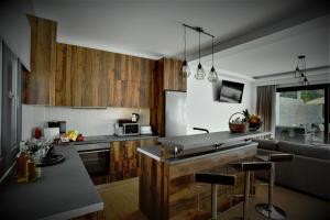 A kitchen or kitchenette at Villa Etoile