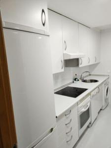 Apartamento amplio, luminoso y confortable CC廚房或簡易廚房