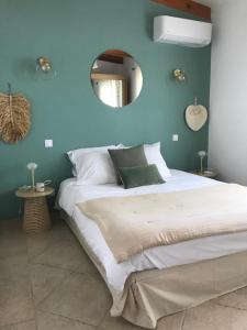 Zdjęcie z galerii obiektu Villa Terra Casanova pieds dans l'eau à 20 mn d Ajaccio w mieście Villanova