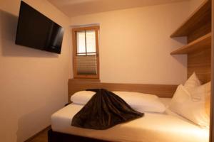 Postel nebo postele na pokoji v ubytování Vroni Appartement Zillertal FUZ104