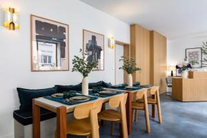 Khu vực ghế ngồi tại Baba Hotel
