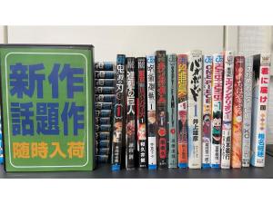 un estante con un montón de videojuegos en Eins,Inn Umeda Higashi - Vacation STAY 29915v en Osaka