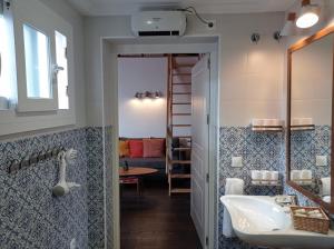a bathroom with a sink and a mirror at Casa Valparaíso Málaga for everybody in Málaga