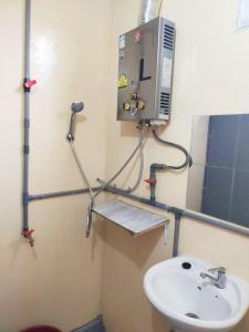 a bathroom with a sink and a mirror at Dreamcatcher Homestay, Kundasang in Ranau +59 photos