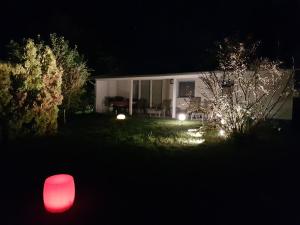 Ein Garten an der Unterkunft Ferienhaus Störtebeker - freistehend - Strand 350m