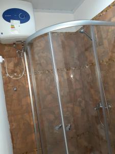 Un baño de Casa Containers Se RESERVA con SEÑA UTE APARTE