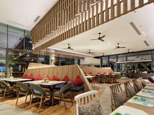 纳柯亚班塔姆宜必思尚品酒店餐厅或其他用餐的地方