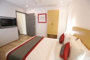 Postel nebo postele na pokoji v ubytování Hotel IP Residency East Delhi Preet Vihar Couple Freindly