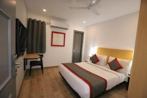 Postel nebo postele na pokoji v ubytování Hotel IP Residency East Delhi Preet Vihar Couple Freindly