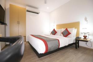 Postel nebo postele na pokoji v ubytování Hotel IP Residency East Delhi Preet Vihar Couple Freindly