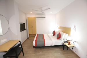 a hotel room with a bed and a table at Hotel IP Residency Anand Vihar in New Delhi