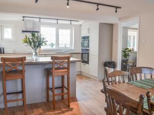 a kitchen with a counter and a table and chairs at Ripple Farm Cottage in Great Mongeham