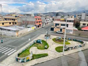 an aerial view of a city with a street at Hermoso y cómodo loft con vista a los nevados in Riobamba