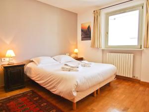 Posteľ alebo postele v izbe v ubytovaní Charmant duplex au cœur de Chamonix avec terrasse, wifi et parking - FR-1-343-183