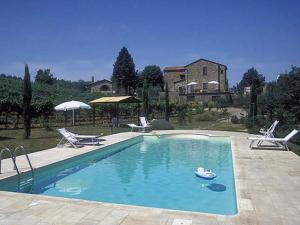 The swimming pool at or close to Agriturismo L' Agresto