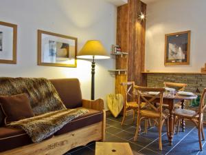 Posedenie v ubytovaní Superbe appartement à Chamonix avec balcon et vue Mont-Blanc - FR-1-343-209