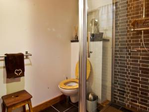 Kúpeľňa v ubytovaní Superbe appartement à Chamonix avec balcon et vue Mont-Blanc - FR-1-343-209