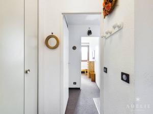 Zdjęcie z galerii obiektu Charmant T2 au pied des pistes avec balcon, plein sud et Wifi - FR-1-398-651 w mieście Montvalezan