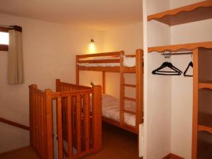 a bedroom with two bunk beds and a staircase at Appartement Les Orres, 4 pièces, 10 personnes - FR-1-322-501 in Les Orres