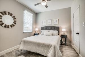 a bedroom with a bed and a ceiling fan at Western Wonder in Arlington