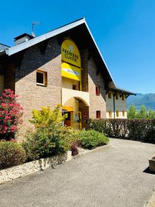 Nespecifikovaný výhled na hory nebo výhled na hory při pohledu z hotelu