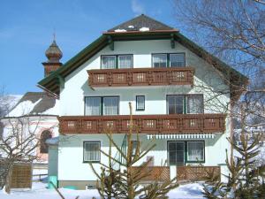 Haus Bauer Appartment I mit Balkon v zime