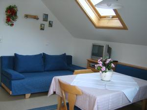 Posezení v ubytování Haus Bauer Appartment I mit Balkon