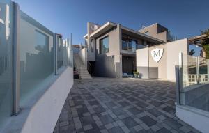 a view of a house from the street at Villa Martinis in Rogoznica