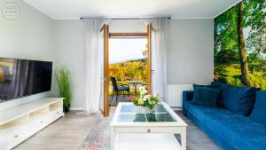 Μια τηλεόραση ή/και κέντρο ψυχαγωγίας στο Apartamenty Good Time - Przy Dolinie Szczęścia