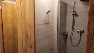 Koupelna v ubytování Heuberge + 22 fotografií