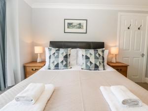 Ένα ή περισσότερα κρεβάτια σε δωμάτιο στο Curlew Cottage