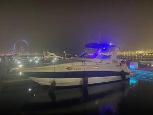 迪拜Yacht boat 2 Beds 1 Bath Dubai Eye Dubai Marina JBR的相册照片