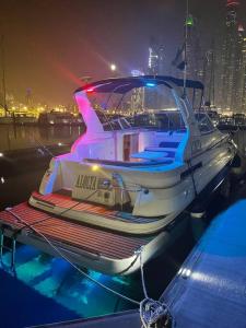 迪拜Yacht boat 2 Beds 1 Bath Dubai Eye Dubai Marina JBR的相册照片