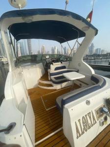 迪拜Yacht boat 2 Beds 1 Bath Dubai Eye Dubai Marina JBR的相册照片