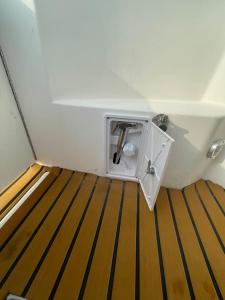 迪拜Yacht boat 2 Beds 1 Bath Dubai Eye Dubai Marina JBR的相册照片