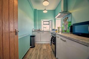 Kuchyň nebo kuchyňský kout v ubytování Host & Stay - Bluebell Cottage + 6 fotografií