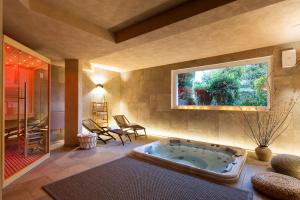 Kúpele alebo wellness v ubytovaní La Vittoria Sicilian Villa