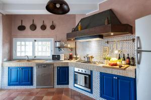 Kuchyň nebo kuchyňský kout v ubytování La Vittoria Sicilian Villa