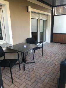a patio with a table and chairs on a building at Gästewohnung 1 in Oschersleben +2 photos