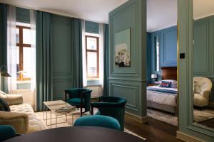 Postel nebo postele na pokoji v ubytování Leopolis Hotel
