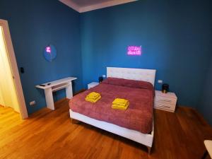 A bed or beds in a room at Amio Apartment - next to M5 Ca Granda