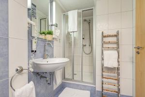 Vannituba majutusasutuses Hotel Mühlhäuser Hof +33 fotot