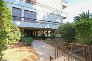 Vonkajšia záhrada v ubytovaní Beach luxe in Glyfada, Athens riviera by GHH